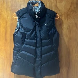 Nike reversible puffy down vest-black/silver, pockets, button & zip up